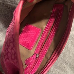 Super pretty, i just dont use it much, pretty vintage it only needs be cleaned